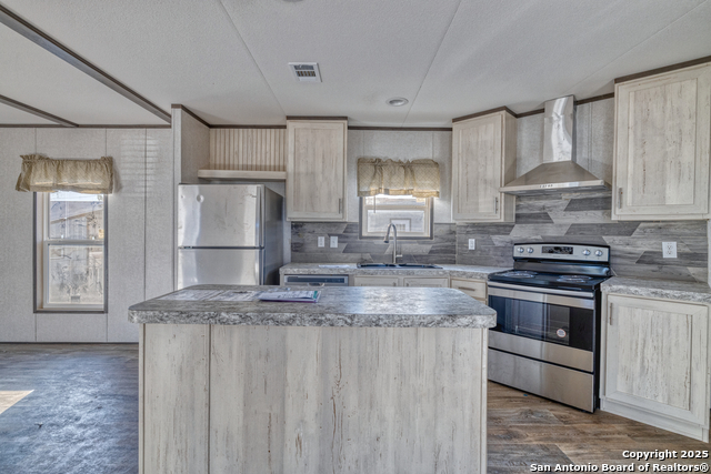 Image 9 of 28 For 138 Senisa Drive