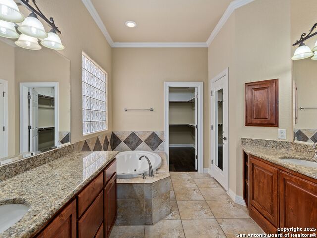 Image 28 of 36 For 16026 Huebner Bluff