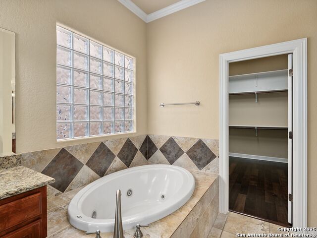 Image 29 of 36 For 16026 Huebner Bluff