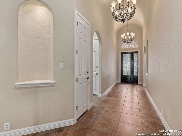 Image 5 of 36 For 16026 Huebner Bluff