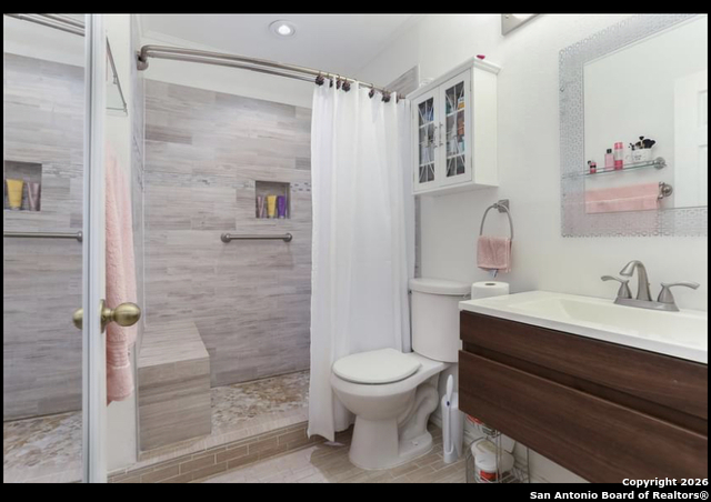 Image 5 of 25 For 11610 Vance Jackson  869