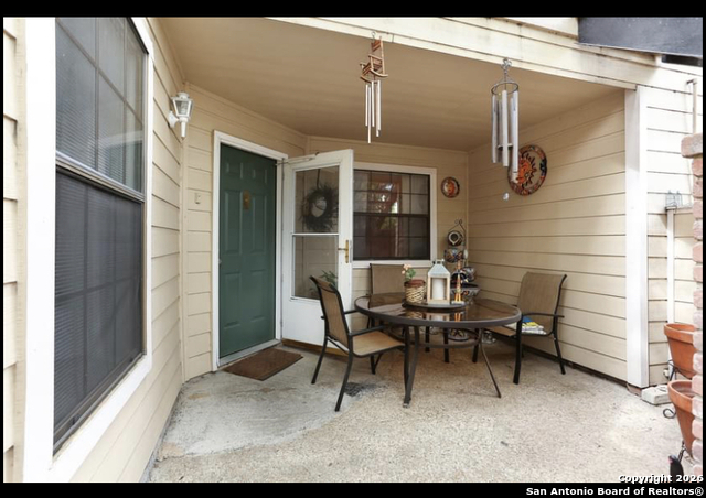 Image 7 of 25 For 11610 Vance Jackson  869