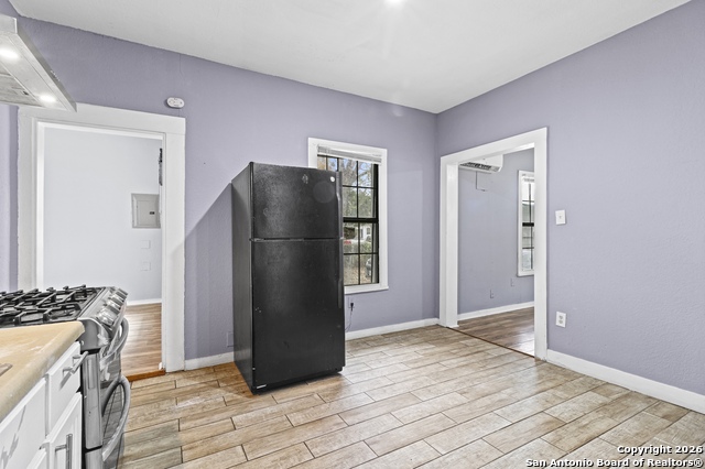 Image 10 of 21 For 143 Tremlett