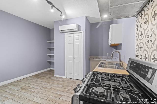 Image 11 of 21 For 143 Tremlett