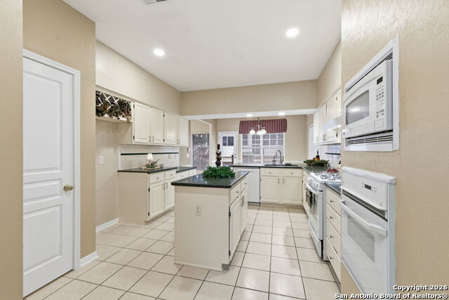 Image 50 of 74 For 8810 London Heights