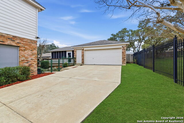 Image 6 of 74 For 8810 London Heights