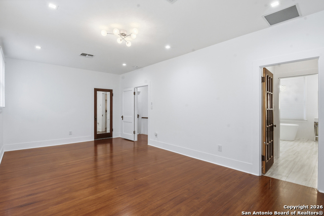 Image 32 of 63 For 524 Getty N