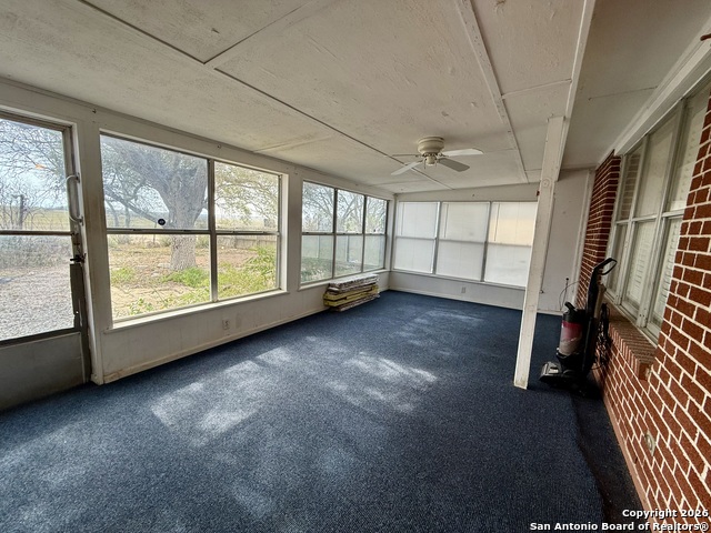 Listing photo id 10 for 318 Cottonwood