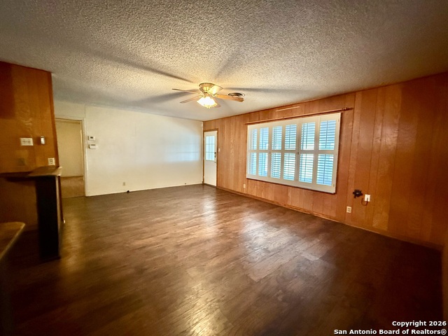 Listing photo id 1 for 318 Cottonwood