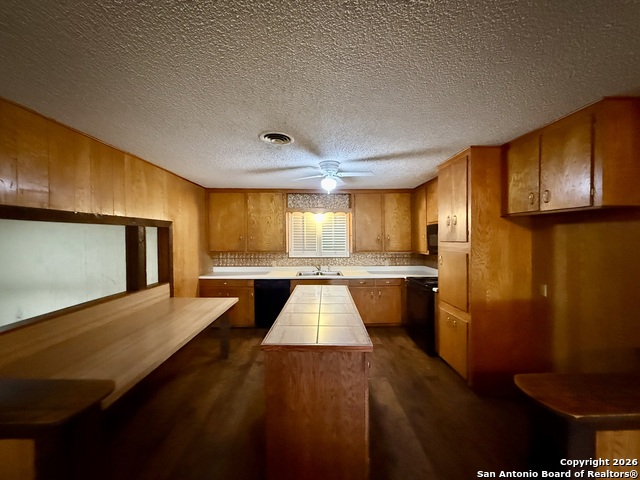 Listing photo id 3 for 318 Cottonwood