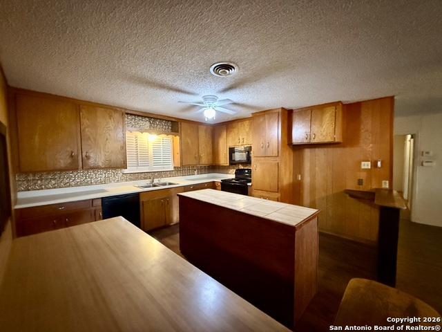 Listing photo id 4 for 318 Cottonwood