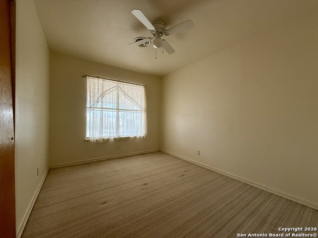 Listing photo id 7 for 318 Cottonwood