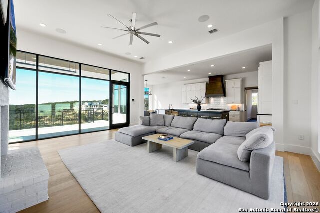 Listing photo id 17 for 8414 Terra Mont