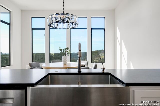 Listing photo id 28 for 8414 Terra Mont