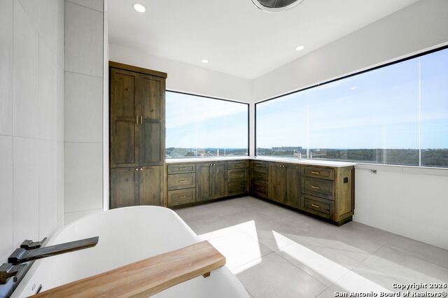 Listing photo id 47 for 8414 Terra Mont