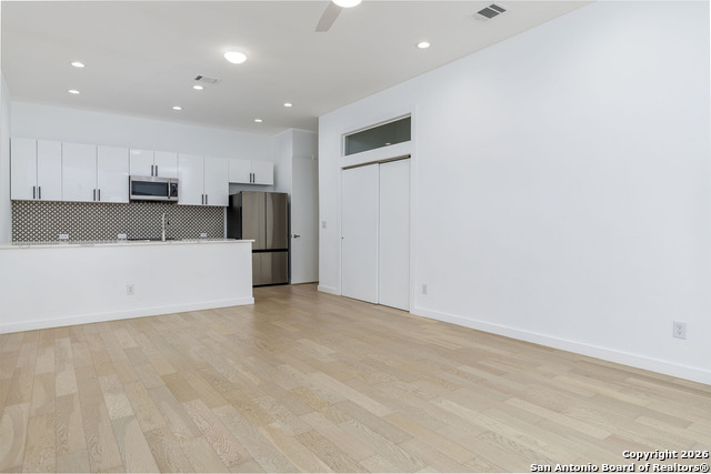 Image 5 of 25 For 2507 E Commerce 2