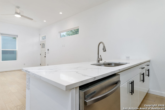 Image 7 of 25 For 2507 E Commerce 2