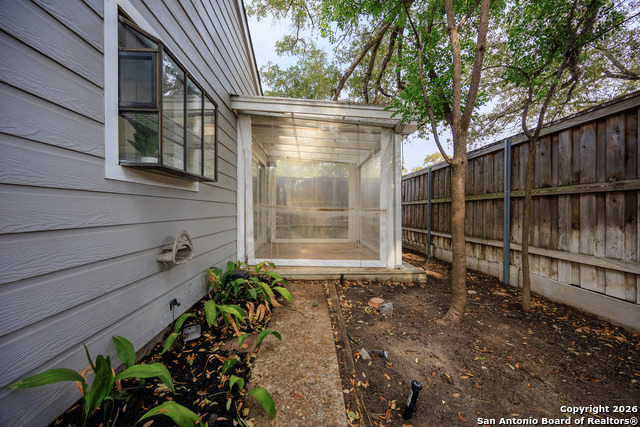 Image 32 of 36 For 11830 Button Willow