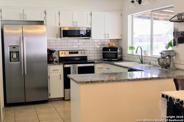 Image 11 of 17 For 305 Southwick