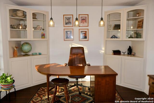 Image 6 of 17 For 305 Southwick