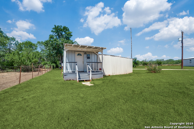 Listing photo id 5 for 8325 Fm 327  