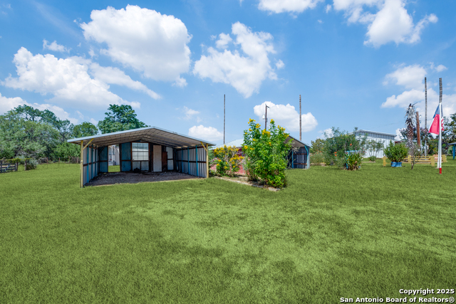 Listing photo id 7 for 8325 Fm 327  