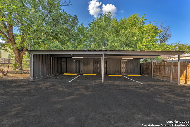 Image 16 of 36 For 1505 Woodlawn  2