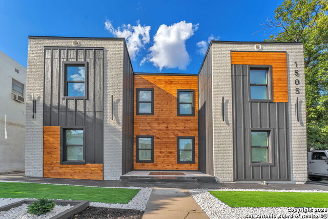 Image 2 of 36 For 1505 Woodlawn  2