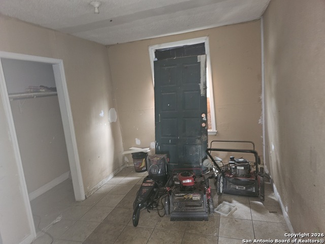 Image 11 of 21 For 915 Novella  