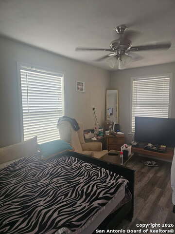 Image 3 of 21 For 915 Novella  