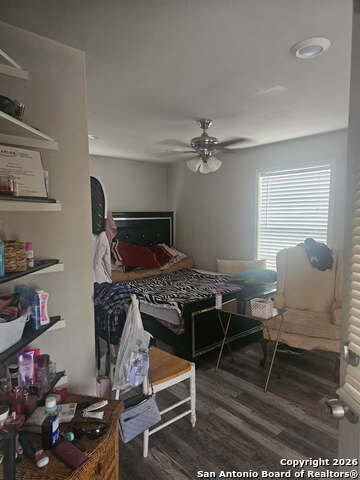 Image 4 of 21 For 915 Novella  