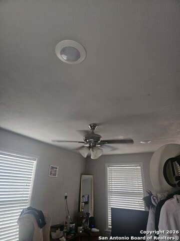 Image 5 of 21 For 915 Novella  