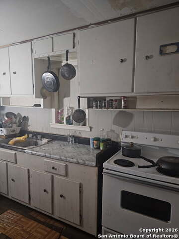 Image 7 of 21 For 915 Novella  