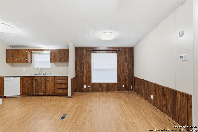 Listing photo id 10 for 560 Canal  