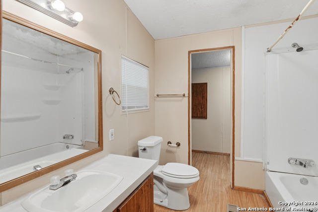 Listing photo id 14 for 560 Canal  