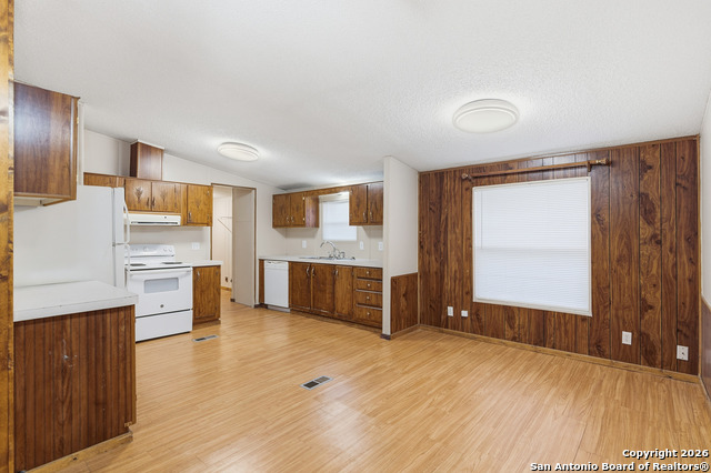 Listing photo id 17 for 560 Canal  