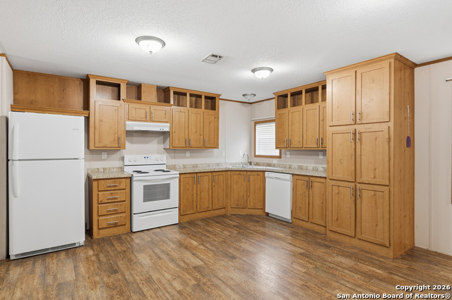 Listing photo id 5 for 596 Canal  