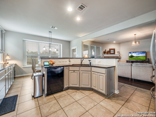 Listing photo id 3 for 25427 Bunker Dr