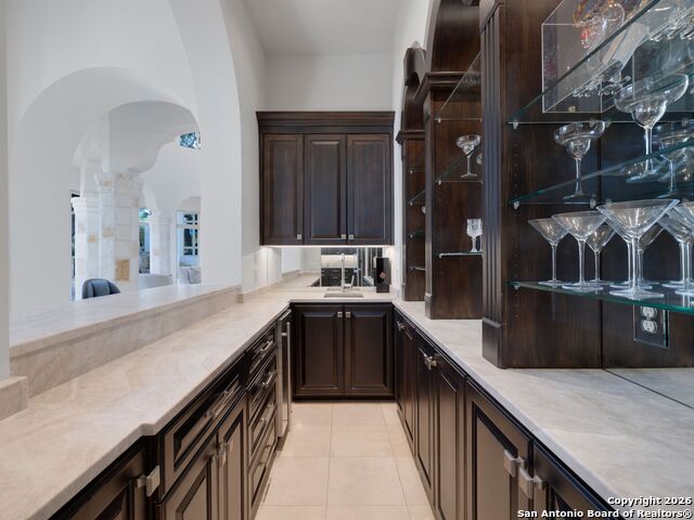 Listing photo id 10 for 14 Duxbury Park