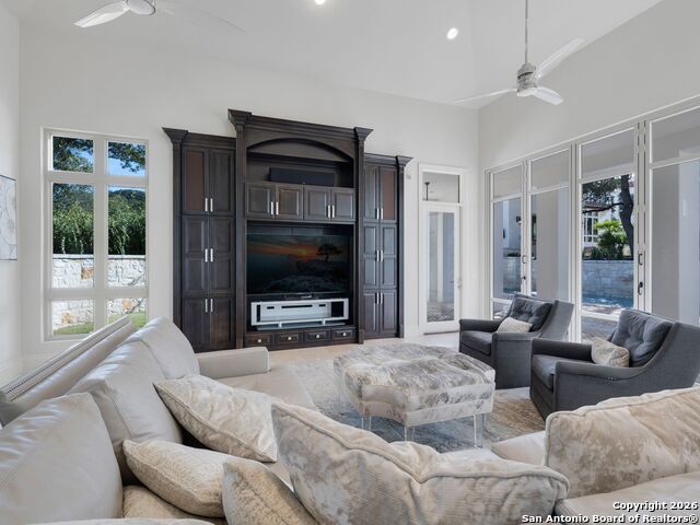 Listing photo id 17 for 14 Duxbury Park