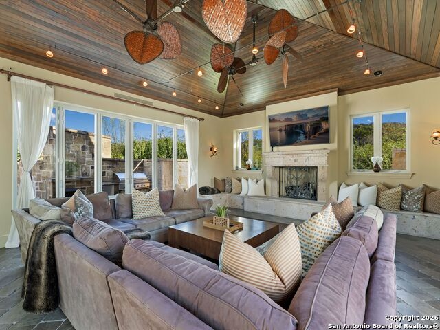 Listing photo id 52 for 14 Duxbury Park