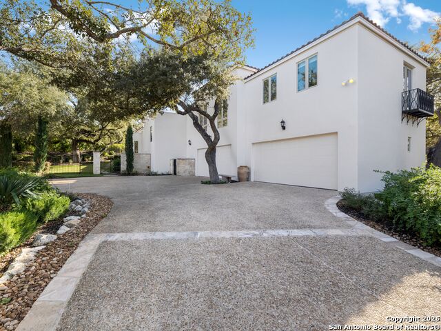 Listing photo id 94 for 14 Duxbury Park