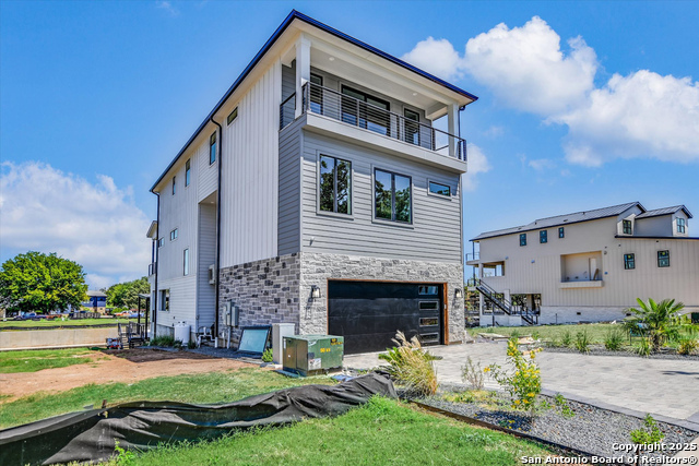 Image 3 of 46 For 420 Lake  