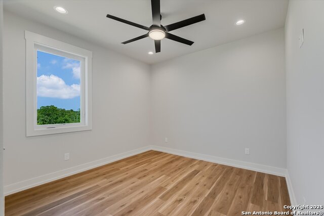 Image 33 of 46 For 420 Lake  