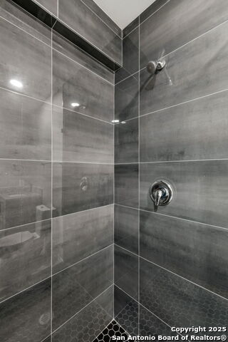 Image 18 of 21 For 110 Weizmann