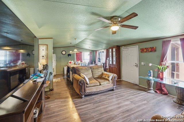 Listing photo id 14 for 4911 Jim Daniel