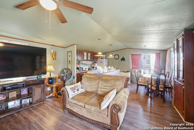 Listing photo id 15 for 4911 Jim Daniel