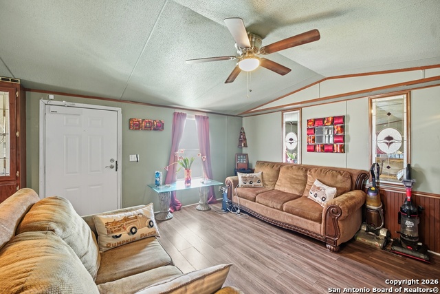 Listing photo id 17 for 4911 Jim Daniel