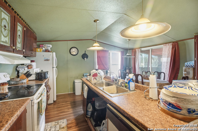 Listing photo id 18 for 4911 Jim Daniel