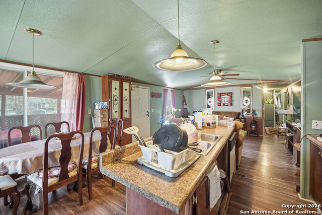 Listing photo id 19 for 4911 Jim Daniel